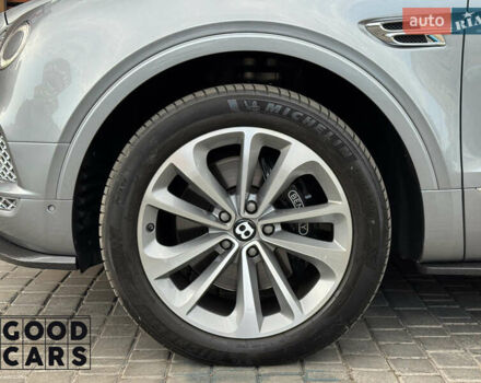 Серый Бентли Бентайга, объемом двигателя 5.95 л и пробегом 68 тыс. км за 105000 $, фото 8 на Automoto.ua