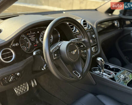 Серый Бентли Бентайга, объемом двигателя 4 л и пробегом 52 тыс. км за 171000 $, фото 5 на Automoto.ua