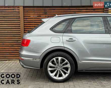 Серый Бентли Бентайга, объемом двигателя 5.95 л и пробегом 68 тыс. км за 105000 $, фото 9 на Automoto.ua