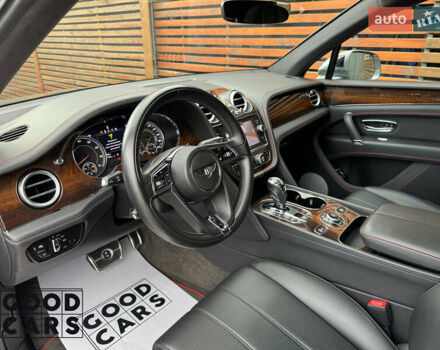 Серый Бентли Бентайга, объемом двигателя 5.95 л и пробегом 68 тыс. км за 105000 $, фото 19 на Automoto.ua