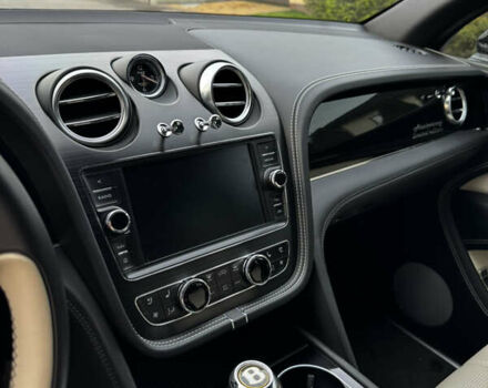 Серый Бентли Бентайга, объемом двигателя 4 л и пробегом 41 тыс. км за 133000 $, фото 1 на Automoto.ua