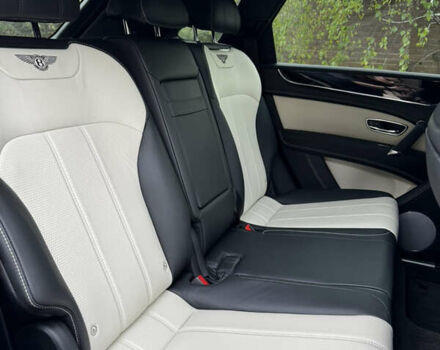 Серый Бентли Бентайга, объемом двигателя 4 л и пробегом 41 тыс. км за 133000 $, фото 6 на Automoto.ua