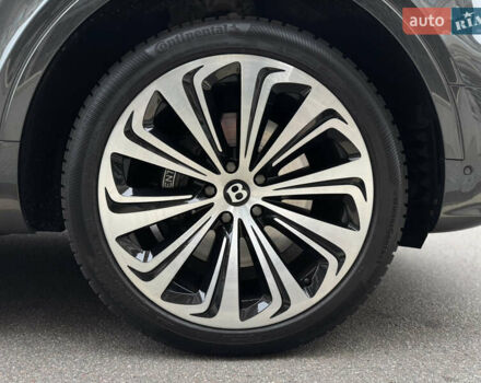 Сірий Бентлі Бентайга, об'ємом двигуна 4 л та пробігом 170 тис. км за 159900 $, фото 68 на Automoto.ua