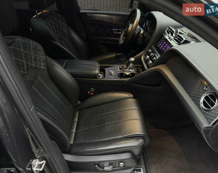 Сірий Бентлі Бентайга, об'ємом двигуна 4 л та пробігом 170 тис. км за 159900 $, фото 18 на Automoto.ua