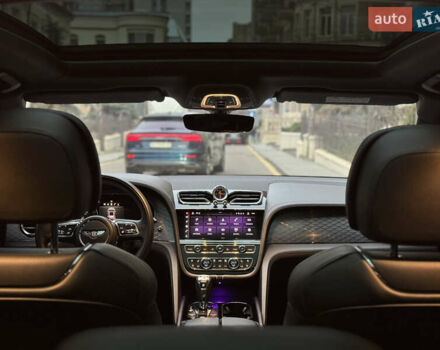 Сірий Бентлі Бентайга, об'ємом двигуна 4 л та пробігом 170 тис. км за 159900 $, фото 25 на Automoto.ua