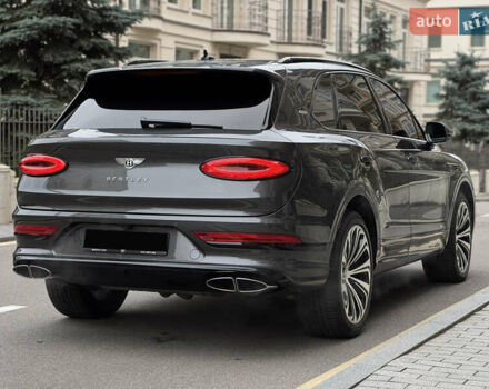 Сірий Бентлі Бентайга, об'ємом двигуна 4 л та пробігом 170 тис. км за 159900 $, фото 10 на Automoto.ua