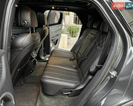 Сірий Бентлі Бентайга, об'ємом двигуна 4 л та пробігом 170 тис. км за 159900 $, фото 28 на Automoto.ua