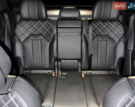 Сірий Бентлі Бентайга, об'ємом двигуна 4 л та пробігом 170 тис. км за 159900 $, фото 32 на Automoto.ua