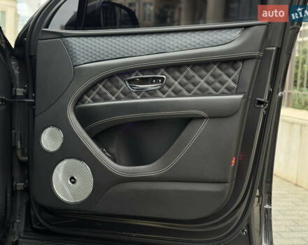 Сірий Бентлі Бентайга, об'ємом двигуна 4 л та пробігом 170 тис. км за 159900 $, фото 46 на Automoto.ua