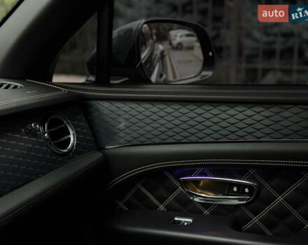 Сірий Бентлі Бентайга, об'ємом двигуна 4 л та пробігом 170 тис. км за 159900 $, фото 42 на Automoto.ua
