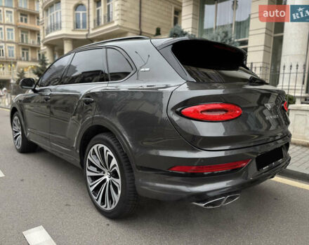 Сірий Бентлі Бентайга, об'ємом двигуна 4 л та пробігом 170 тис. км за 159900 $, фото 6 на Automoto.ua