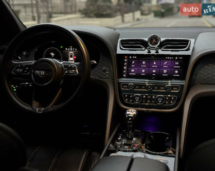 Сірий Бентлі Бентайга, об'ємом двигуна 4 л та пробігом 170 тис. км за 159900 $, фото 24 на Automoto.ua