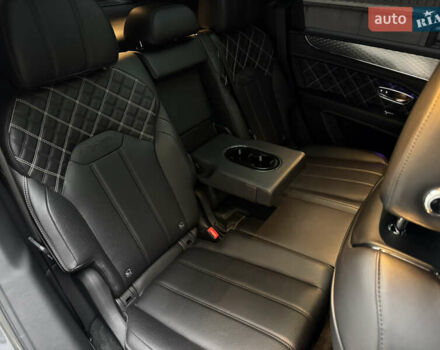 Сірий Бентлі Бентайга, об'ємом двигуна 4 л та пробігом 170 тис. км за 159900 $, фото 27 на Automoto.ua