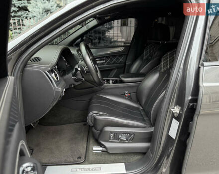 Сірий Бентлі Бентайга, об'ємом двигуна 4 л та пробігом 170 тис. км за 159900 $, фото 11 на Automoto.ua