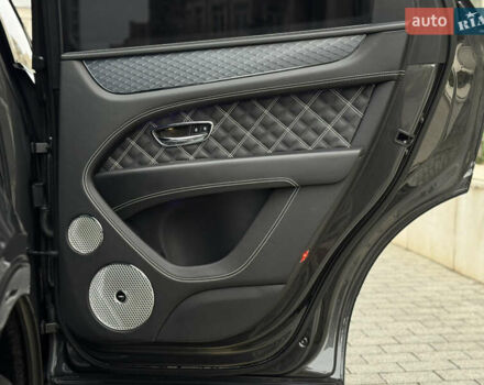 Сірий Бентлі Бентайга, об'ємом двигуна 4 л та пробігом 170 тис. км за 159900 $, фото 48 на Automoto.ua