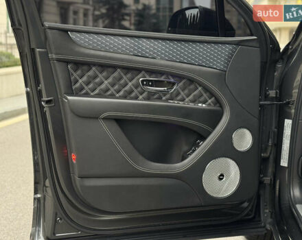 Сірий Бентлі Бентайга, об'ємом двигуна 4 л та пробігом 170 тис. км за 159900 $, фото 43 на Automoto.ua