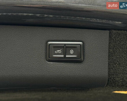 Сірий Бентлі Бентайга, об'ємом двигуна 4 л та пробігом 170 тис. км за 159900 $, фото 64 на Automoto.ua