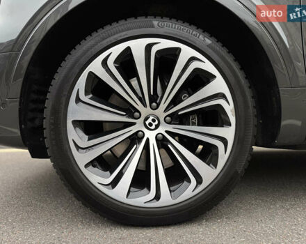 Сірий Бентлі Бентайга, об'ємом двигуна 4 л та пробігом 170 тис. км за 159900 $, фото 67 на Automoto.ua