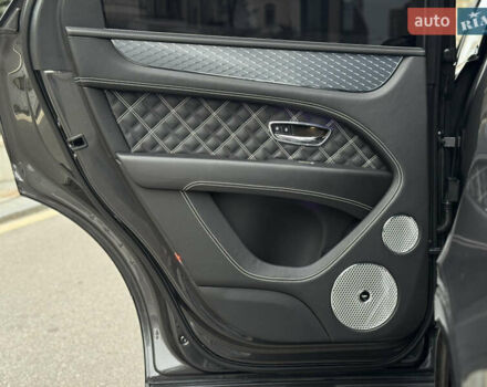 Сірий Бентлі Бентайга, об'ємом двигуна 4 л та пробігом 170 тис. км за 159900 $, фото 50 на Automoto.ua