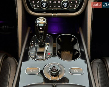 Сірий Бентлі Бентайга, об'ємом двигуна 4 л та пробігом 170 тис. км за 159900 $, фото 38 на Automoto.ua