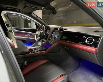 Серый Бентли Бентайга, объемом двигателя 4 л и пробегом 25 тыс. км за 197500 $, фото 131 на Automoto.ua