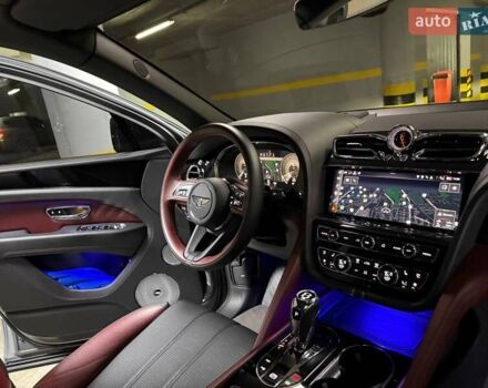 Серый Бентли Бентайга, объемом двигателя 4 л и пробегом 25 тыс. км за 197500 $, фото 129 на Automoto.ua