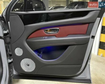 Серый Бентли Бентайга, объемом двигателя 4 л и пробегом 25 тыс. км за 197500 $, фото 147 на Automoto.ua