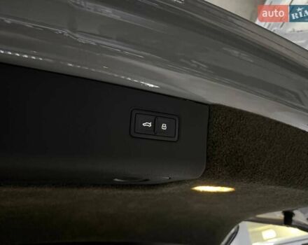 Серый Бентли Бентайга, объемом двигателя 4 л и пробегом 25 тыс. км за 197500 $, фото 38 на Automoto.ua