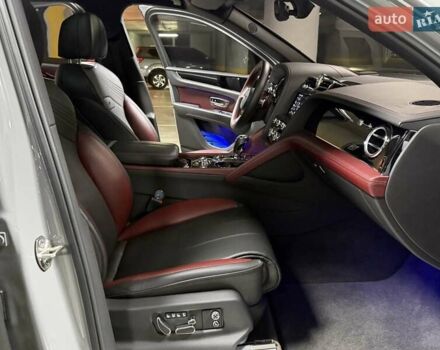 Серый Бентли Бентайга, объемом двигателя 4 л и пробегом 25 тыс. км за 197500 $, фото 133 на Automoto.ua