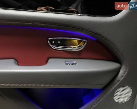 Серый Бентли Бентайга, объемом двигателя 4 л и пробегом 25 тыс. км за 197500 $, фото 70 на Automoto.ua