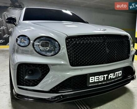 Серый Бентли Бентайга, объемом двигателя 4 л и пробегом 25 тыс. км за 197500 $, фото 3 на Automoto.ua