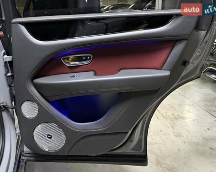 Серый Бентли Бентайга, объемом двигателя 4 л и пробегом 25 тыс. км за 197500 $, фото 106 на Automoto.ua