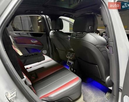 Серый Бентли Бентайга, объемом двигателя 4 л и пробегом 25 тыс. км за 197500 $, фото 96 на Automoto.ua