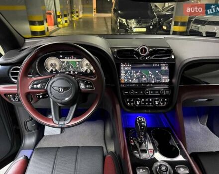 Серый Бентли Бентайга, объемом двигателя 4 л и пробегом 25 тыс. км за 197500 $, фото 66 на Automoto.ua