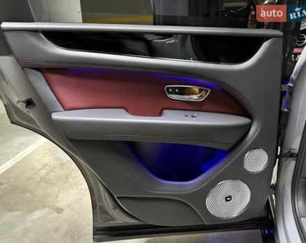 Серый Бентли Бентайга, объемом двигателя 4 л и пробегом 25 тыс. км за 197500 $, фото 68 на Automoto.ua