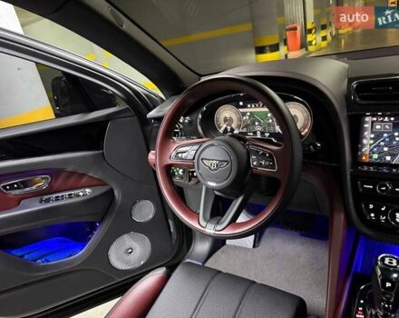 Серый Бентли Бентайга, объемом двигателя 4 л и пробегом 25 тыс. км за 197500 $, фото 128 на Automoto.ua