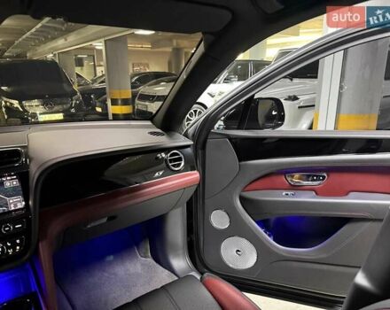 Серый Бентли Бентайга, объемом двигателя 4 л и пробегом 25 тыс. км за 197500 $, фото 108 на Automoto.ua