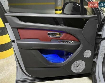 Серый Бентли Бентайга, объемом двигателя 4 л и пробегом 25 тыс. км за 197500 $, фото 40 на Automoto.ua