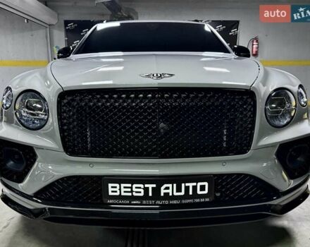 Серый Бентли Бентайга, объемом двигателя 4 л и пробегом 25 тыс. км за 197500 $, фото 2 на Automoto.ua