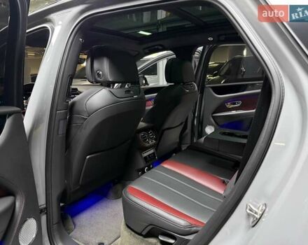 Серый Бентли Бентайга, объемом двигателя 4 л и пробегом 25 тыс. км за 197500 $, фото 77 на Automoto.ua