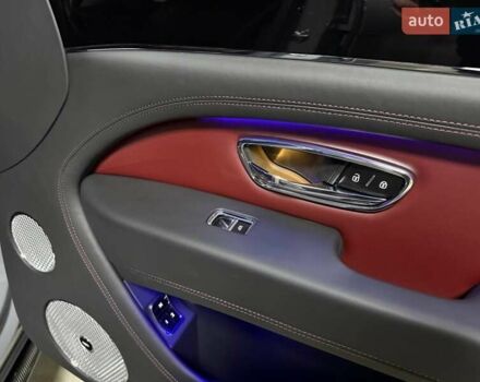 Серый Бентли Бентайга, объемом двигателя 4 л и пробегом 25 тыс. км за 197500 $, фото 145 на Automoto.ua