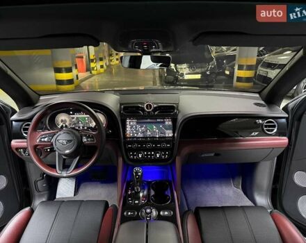 Серый Бентли Бентайга, объемом двигателя 4 л и пробегом 25 тыс. км за 197500 $, фото 67 на Automoto.ua