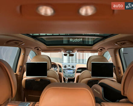 Бентли Бентайга 2016 в Киеве на Automoto.ua Синий Бентли Бентайга, объемом двигателя 6 л и пробегом 131 тыс. км за 85000 $, фото 33 на Automoto.ua