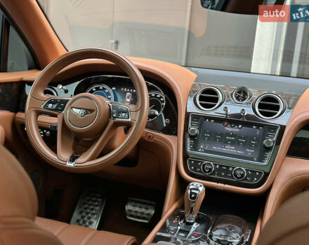 Бентли Бентайга 2016 в Киеве на Automoto.ua Синий Бентли Бентайга, объемом двигателя 6 л и пробегом 131 тыс. км за 85000 $, фото 2 на Automoto.ua