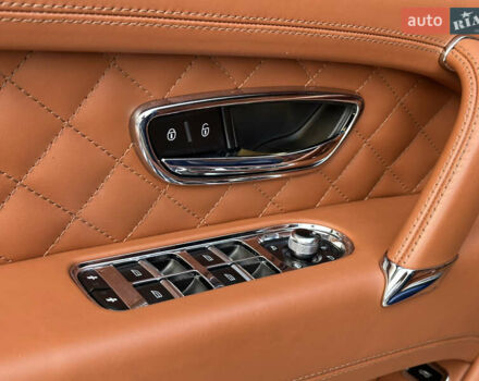 Бентли Бентайга 2016 в Киеве на Automoto.ua Синий Бентли Бентайга, объемом двигателя 6 л и пробегом 131 тыс. км за 85000 $, фото 39 на Automoto.ua