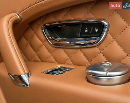 Бентли Бентайга 2016 в Киеве на Automoto.ua Синий Бентли Бентайга, объемом двигателя 6 л и пробегом 131 тыс. км за 85000 $, фото 62 на Automoto.ua