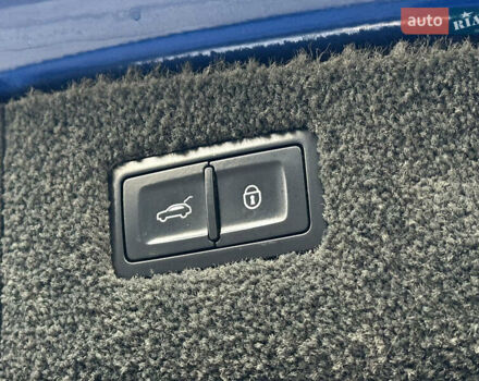 Бентли Бентайга 2016 в Киеве на Automoto.ua Синий Бентли Бентайга, объемом двигателя 6 л и пробегом 131 тыс. км за 85000 $, фото 32 на Automoto.ua