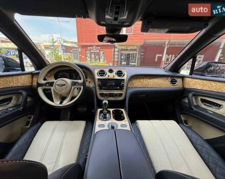 Синий Бентли Бентайга, объемом двигателя 6 л и пробегом 66 тыс. км за 129900 $, фото 51 на Automoto.ua