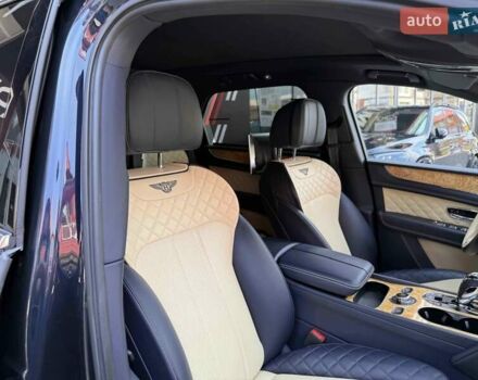 Синий Бентли Бентайга, объемом двигателя 6 л и пробегом 66 тыс. км за 129900 $, фото 57 на Automoto.ua
