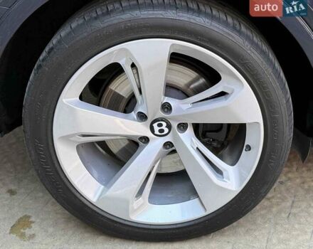 Синий Бентли Бентайга, объемом двигателя 6 л и пробегом 66 тыс. км за 129900 $, фото 5 на Automoto.ua